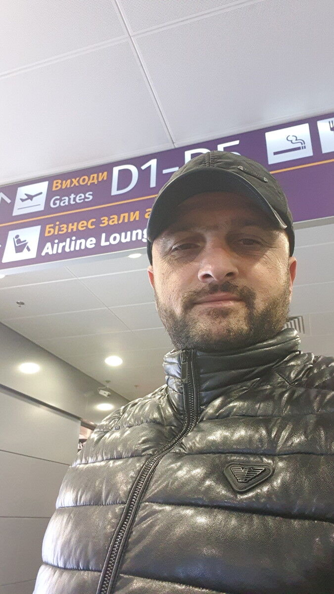  18621396  Vladimir, 40 ,    