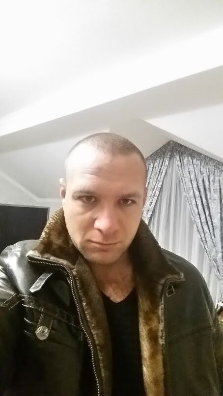  10835646  Igor, 41 ,    
