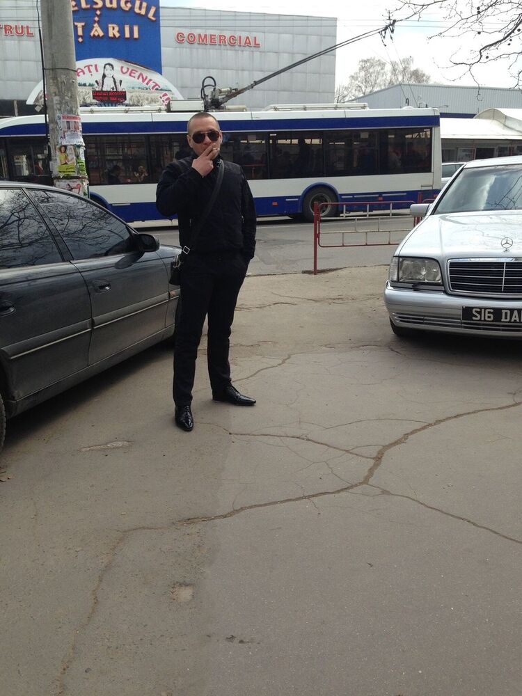  10835666  Igor, 41 ,    