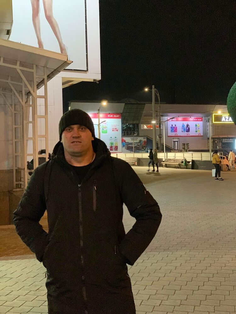  33774986  Vitalii, 35 ,    