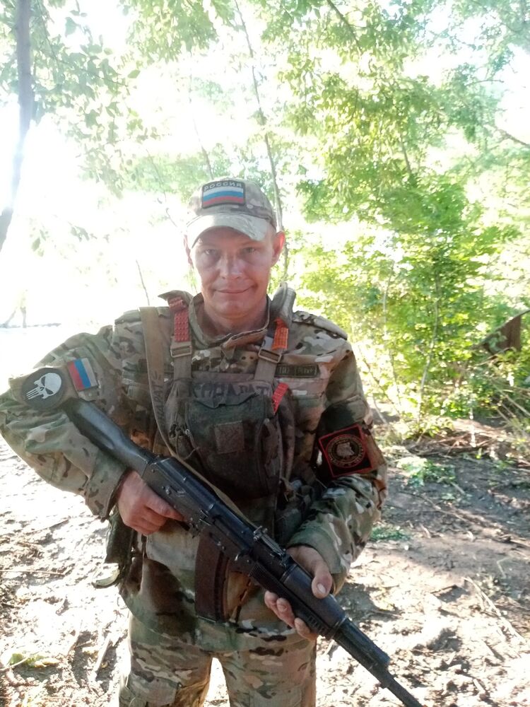  ,   Denis, 43 ,   ,   , c 