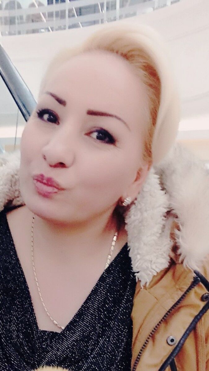  ,   Lola, 46 ,  