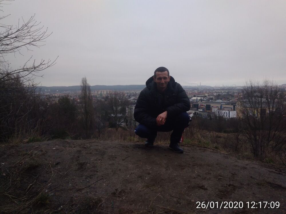  20956036  Yevhen, 48 ,    