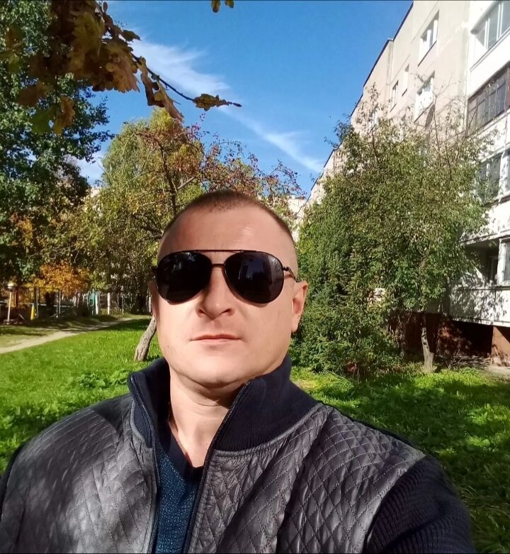  49844126  Denis, 43 ,    