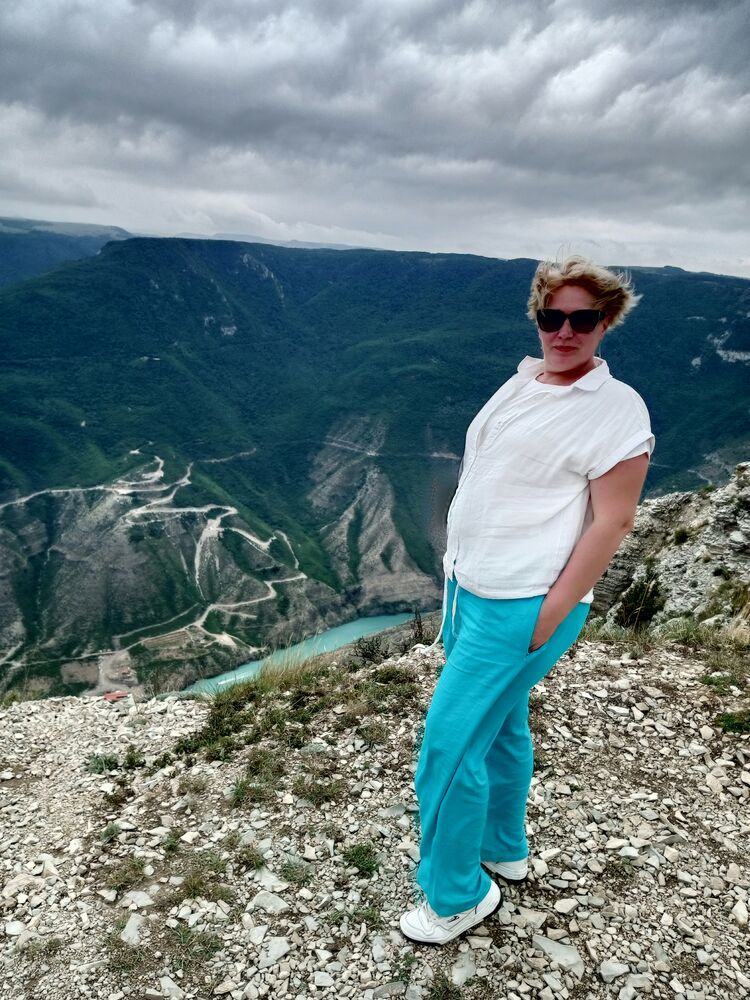  52377676  Ekaterina, 46 ,    