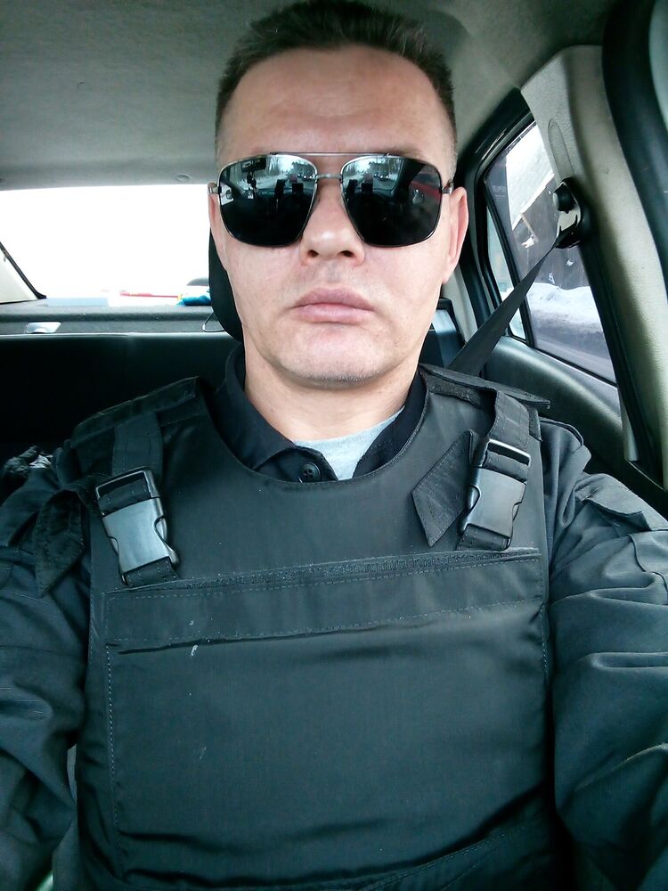  33086376  Viktor, 40 ,    