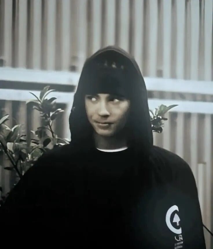  46988856  Mark, 22 ,    