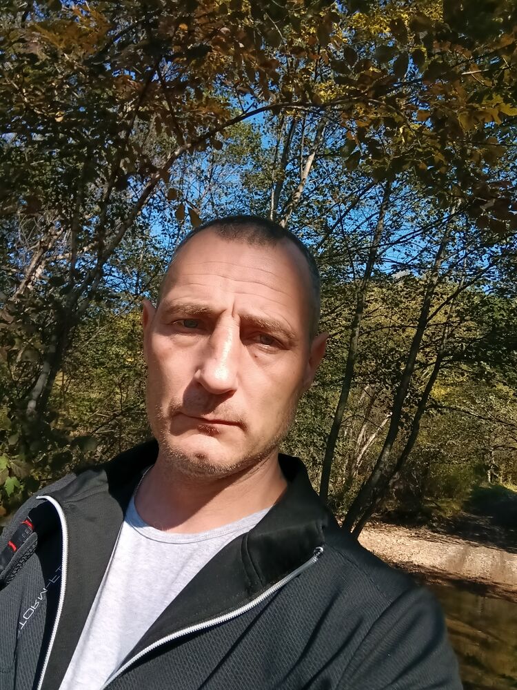  46494266  Alexander, 41 ,    