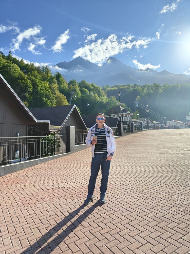  53917856  Yuri, 54 ,    