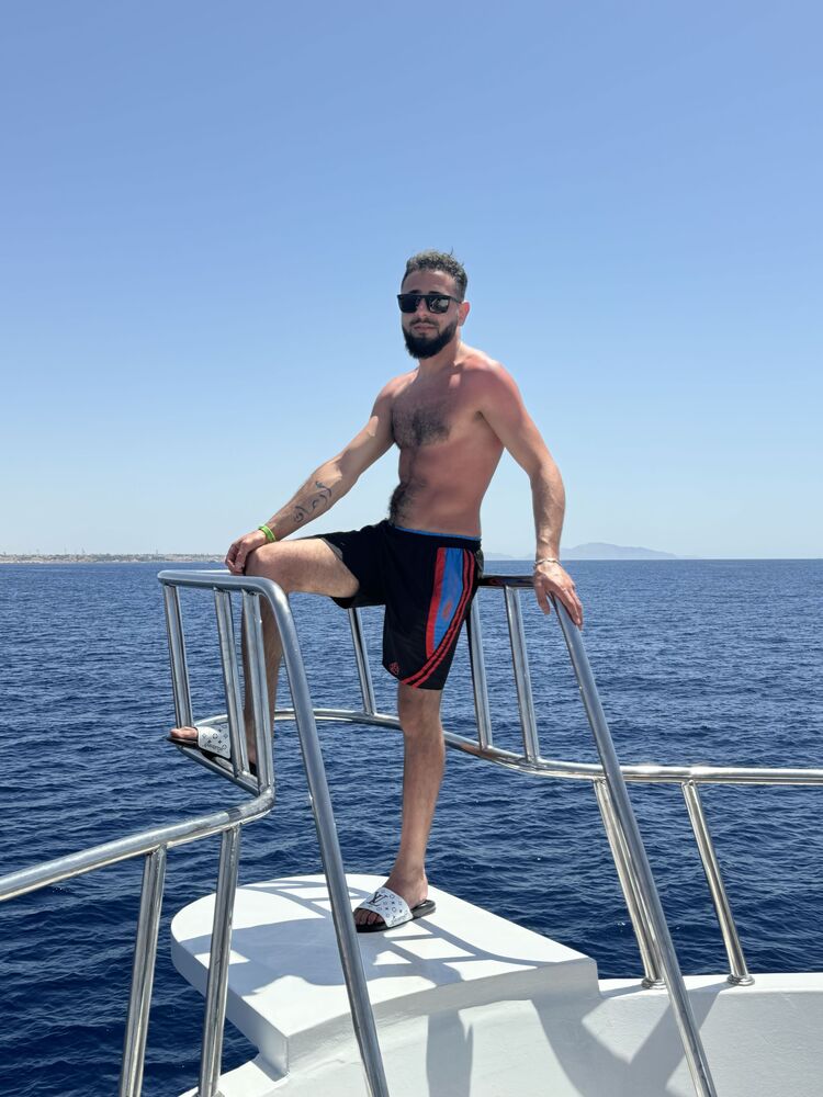  ,   Armen, 29 ,   ,   