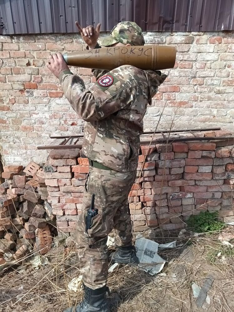  43658876  , 37 ,    --