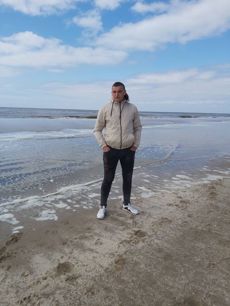  22933346  Ivan, 34 ,    