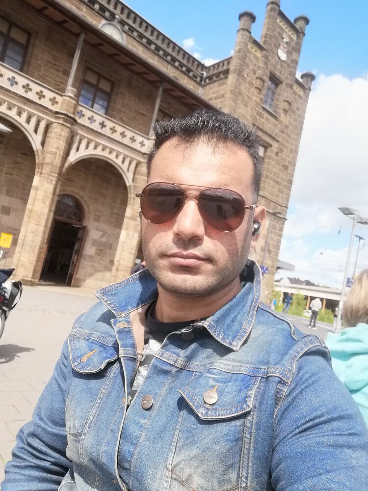  37130046  Emad, 32 ,    