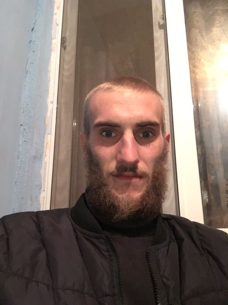  46863526  Maks, 20 ,    