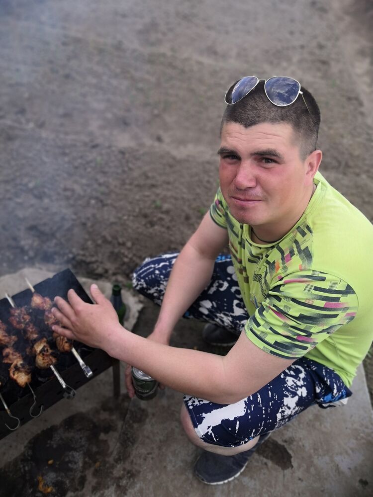  ,   Mikhail, 32 ,   ,   
