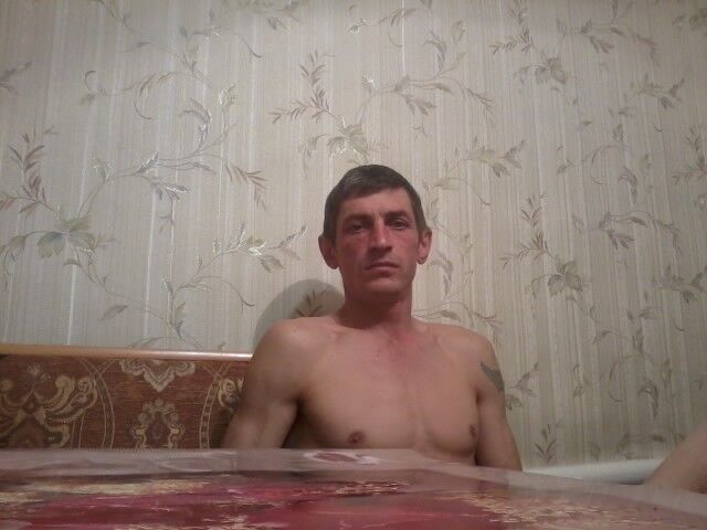  6032876  Aleksei, 52 ,    