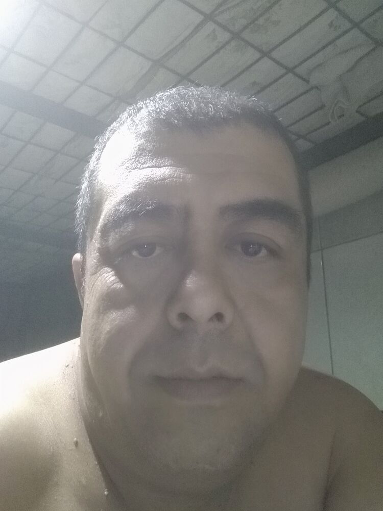  38622536  Roman, 44 ,    