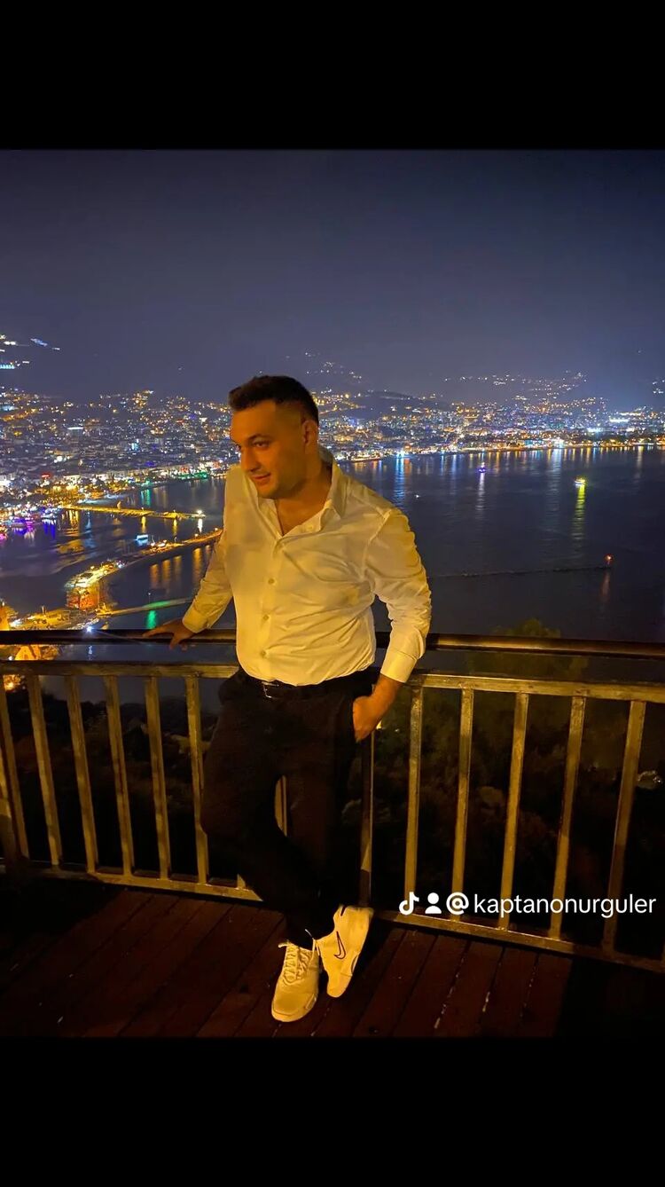  45988926  Suleyman, 28 ,    