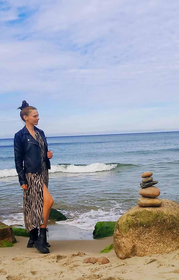  53932216  Julia, 40 ,    -