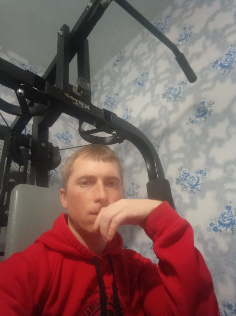  31937056  Andrej, 37 ,    