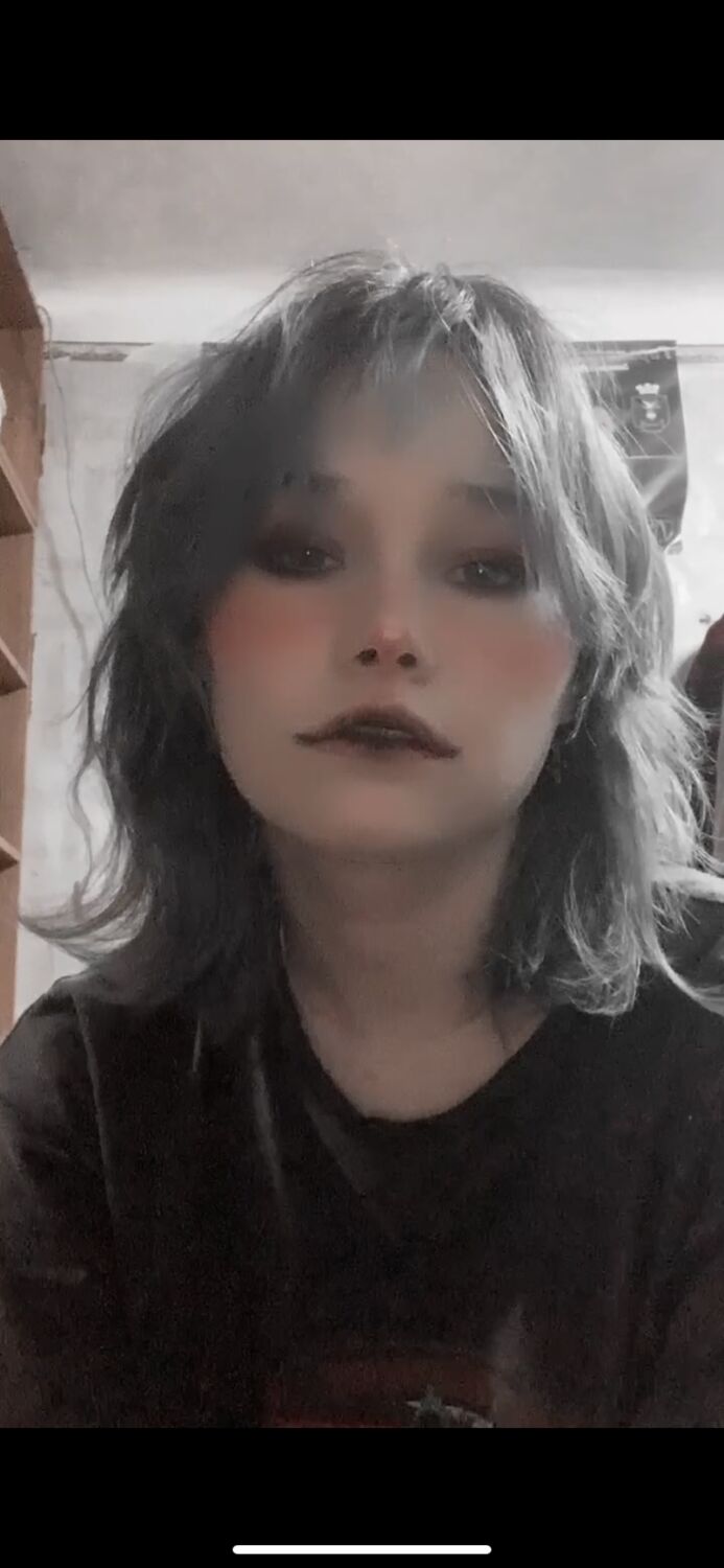  ,   Mila, 22 ,   ,   