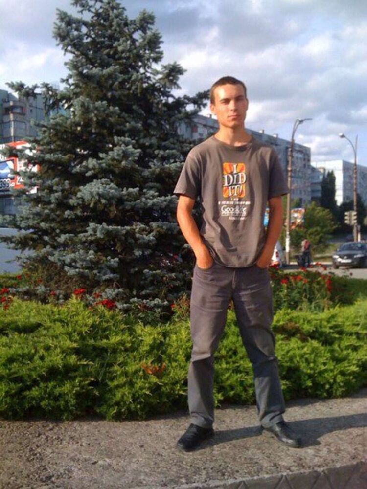  44300216  Alexei, 34 ,    