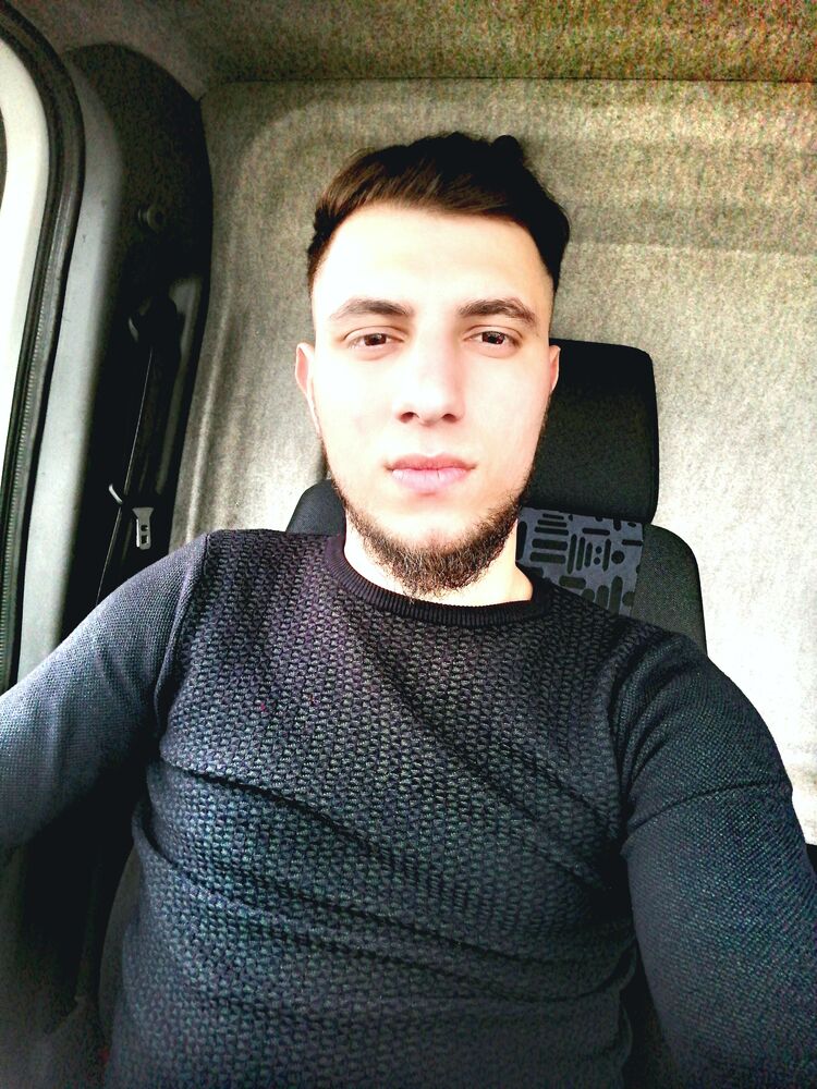  35142836  Emir, 29 ,    
