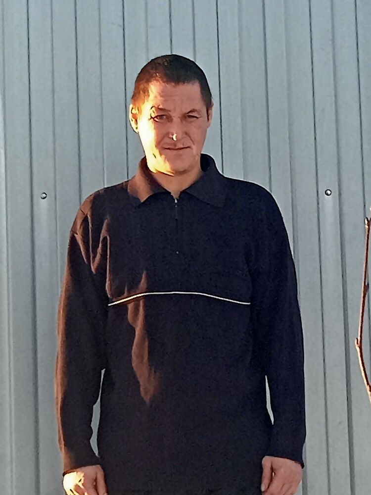  30764466  Viktor, 40 ,    