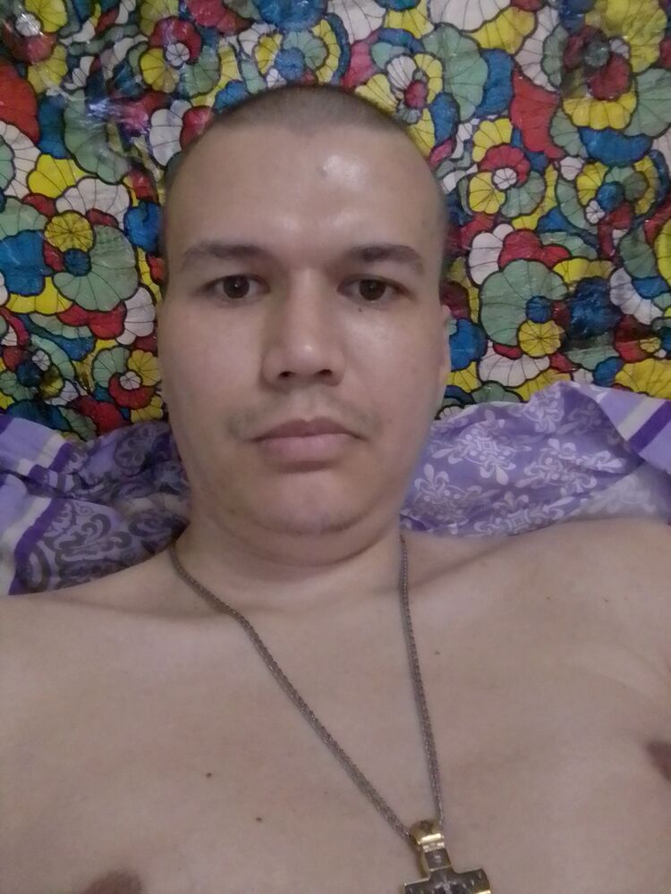  38372576  Denis, 37 ,    