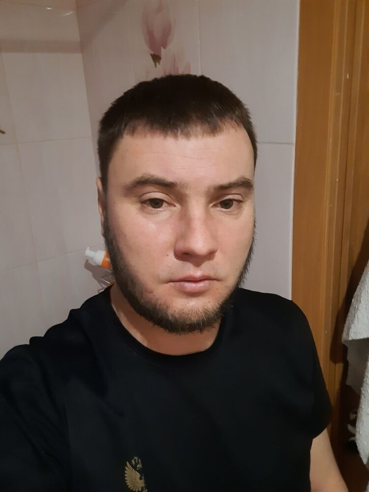  46158666  Eduard, 35 ,    