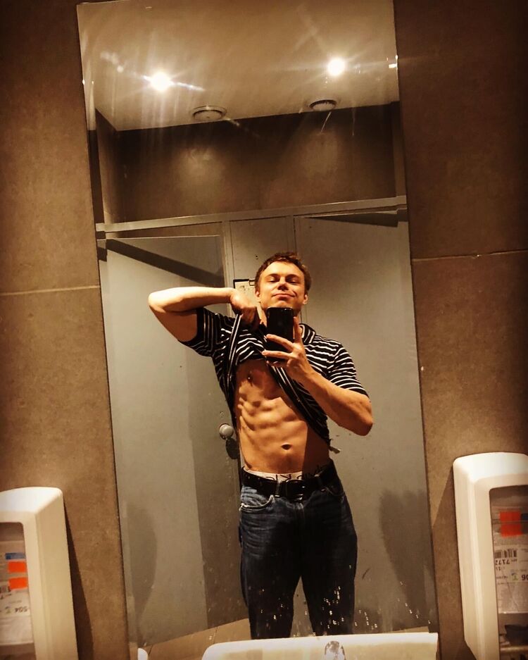  ,   Arthur, 28 ,   ,   