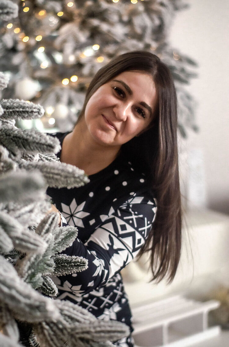  49560636  Nadiia, 29 ,    