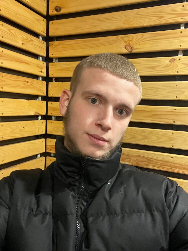  Singleton,   Vladis, 26 ,     , c 