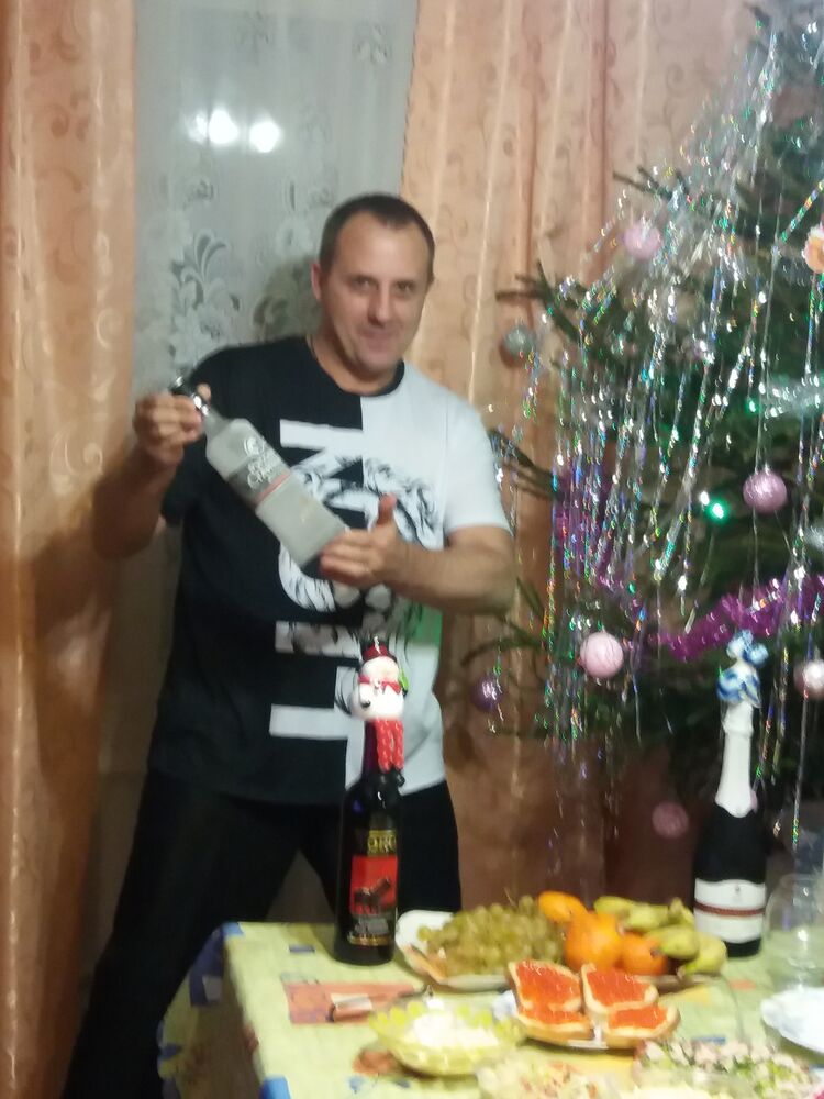  24394996  Aleks, 52 ,    