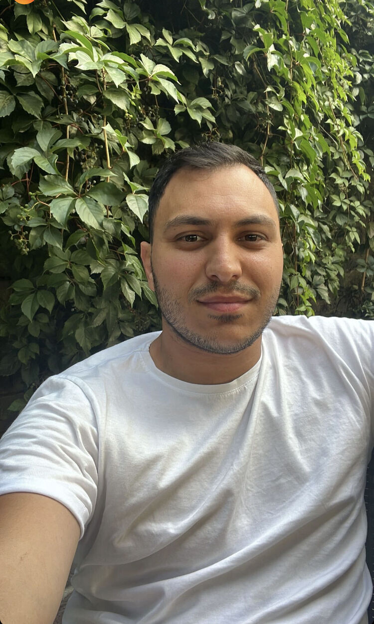  40146316  Gokhan, 31 ,    