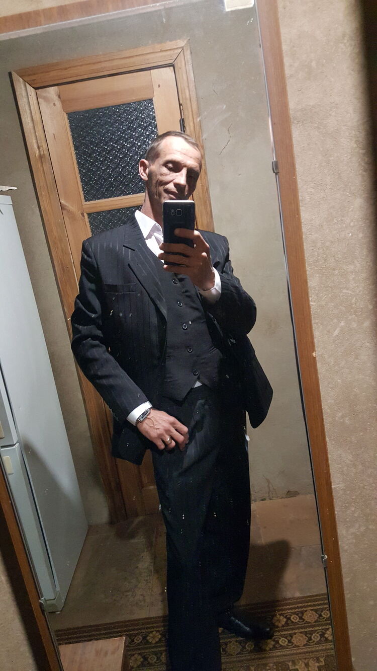  27275356  Alexander, 44 ,    