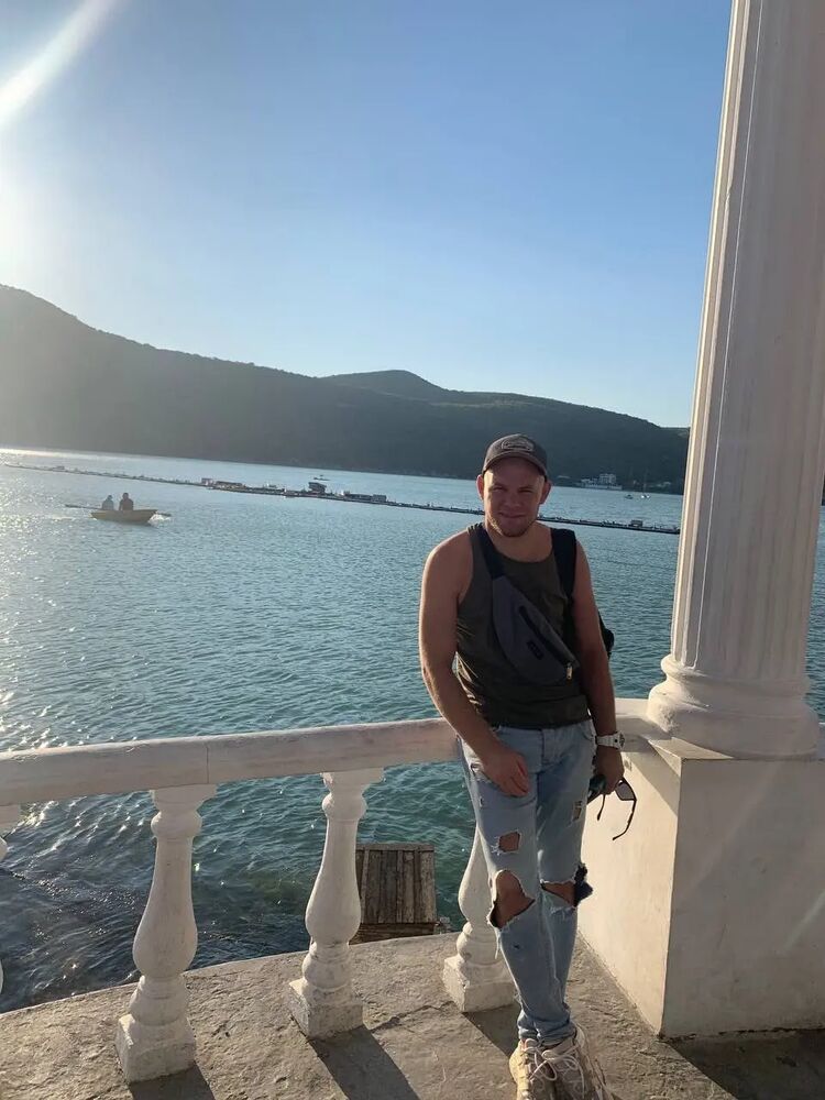  ,   Viktor, 37 ,   ,   