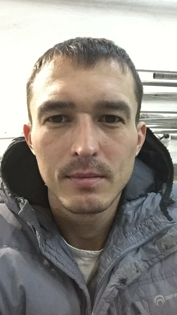  25504606  Ilya, 37 ,    