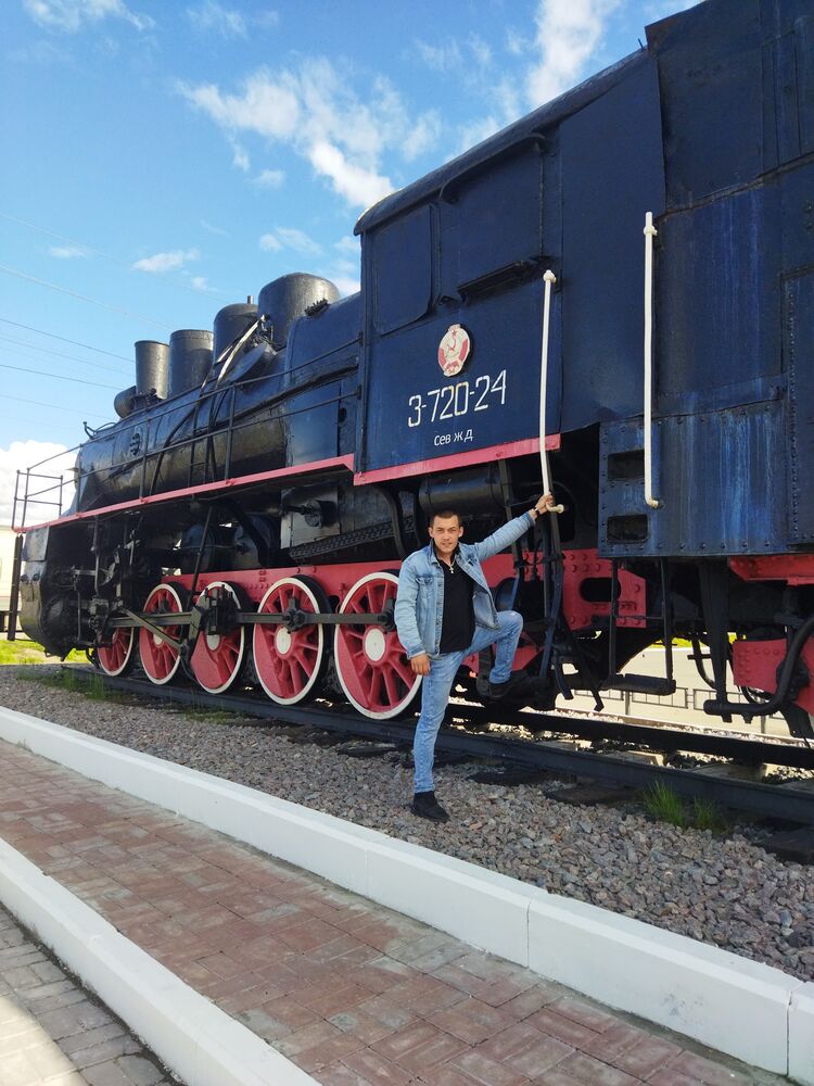  ,   Maxim, 28 ,   ,   