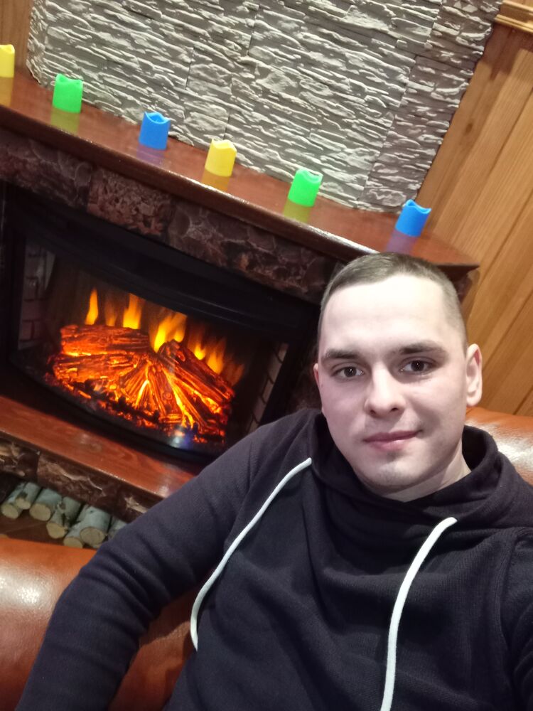  31940466  Oleg, 33 ,    