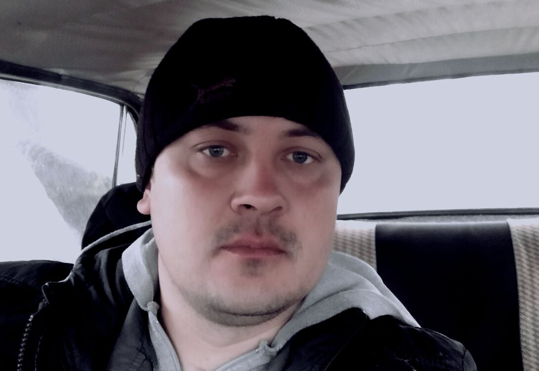  33025166  Ivan, 33 ,    