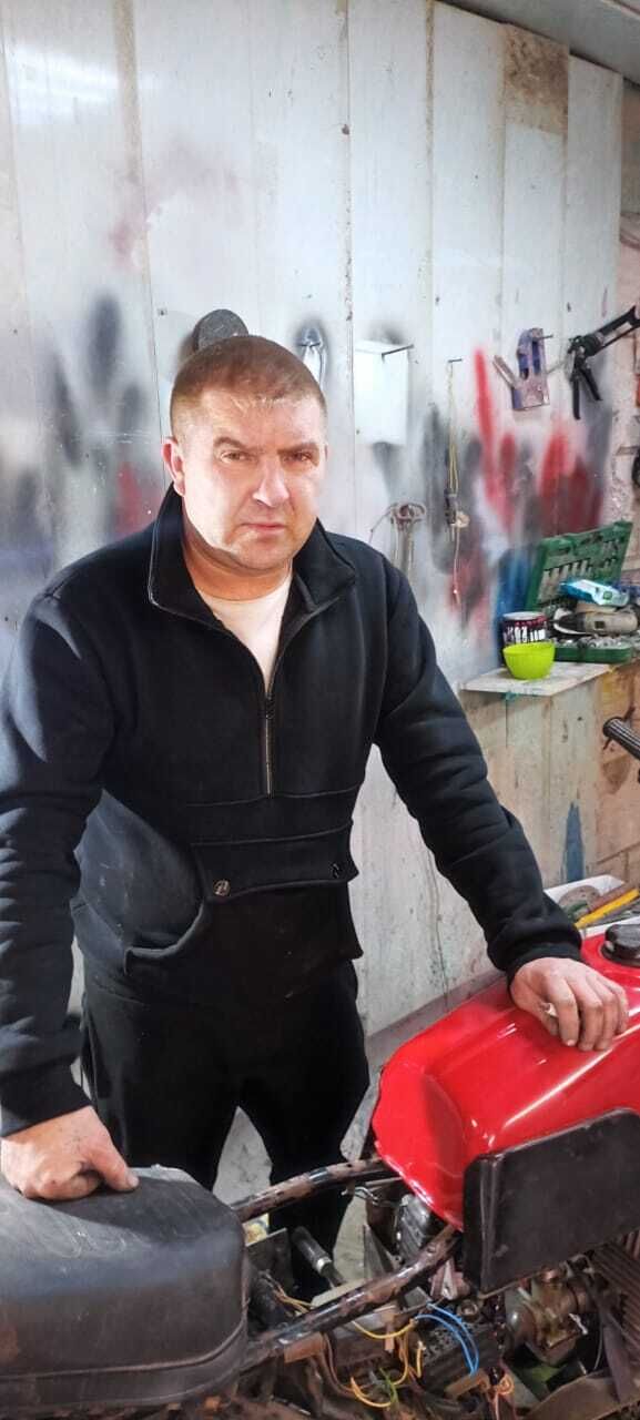  ,   Dima, 44 ,   c 