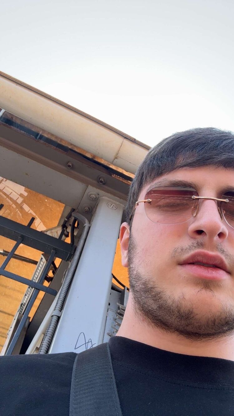  53567496  Ashot, 19 ,    