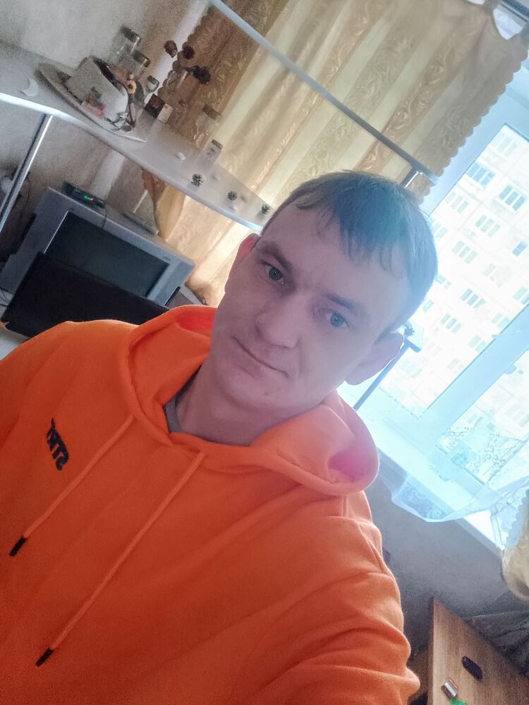  32293446  Ivan, 31 ,    