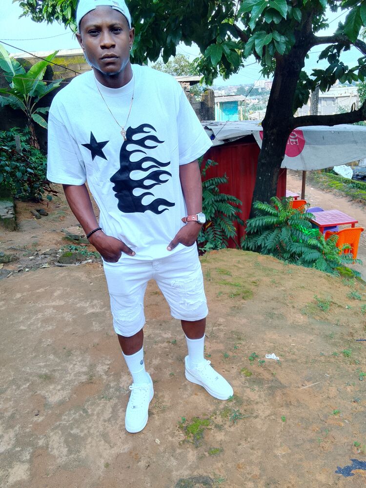  52415826  Bleck, 27 ,    