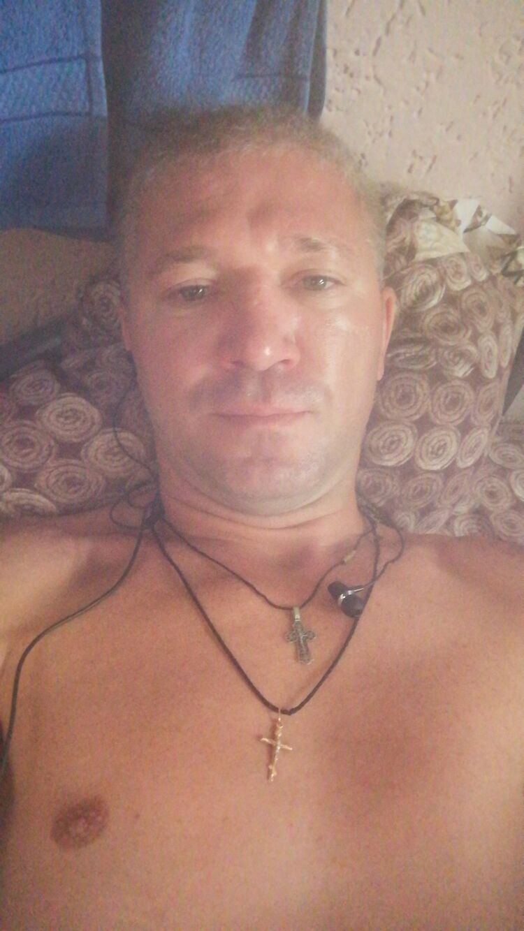  44060546  Viktor, 40 ,    
