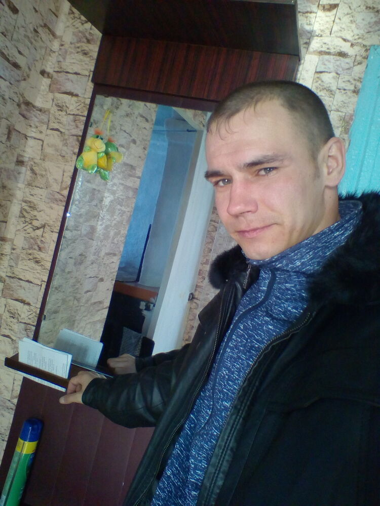  46214256  Pavel, 34 ,    