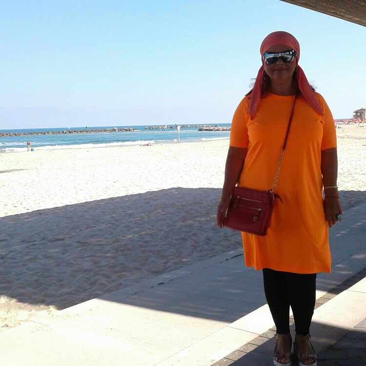  ,   EvaLahouari, 60 ,   ,   , c 
