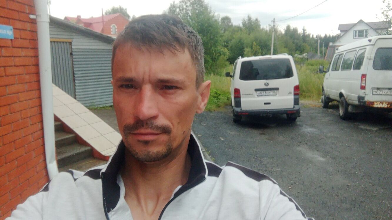  28261396  Artem, 45 ,    