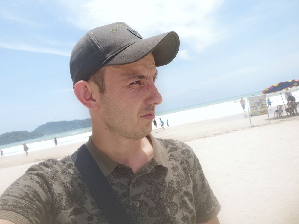  ,   Ivan, 33 ,  